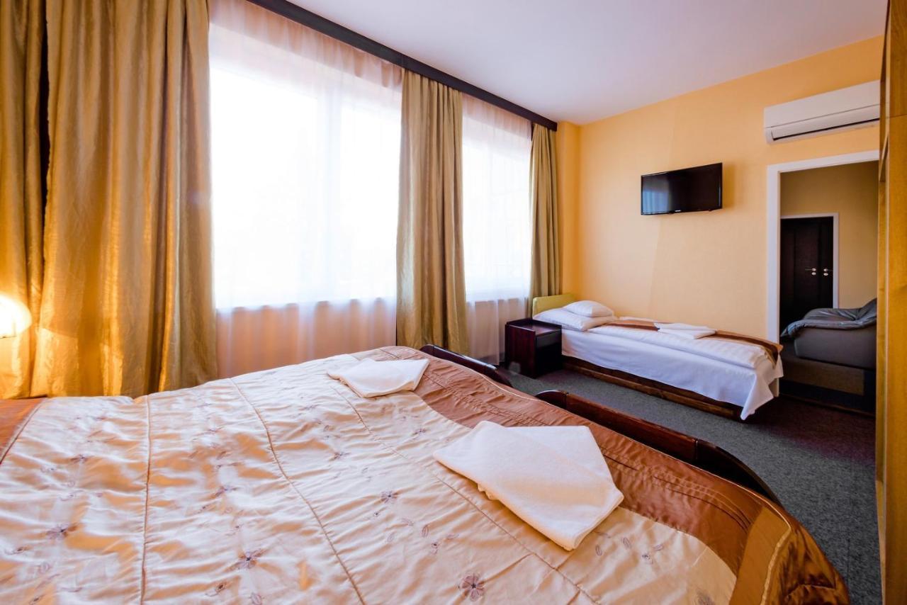 Hotel Uno Kecskemét Exterior foto